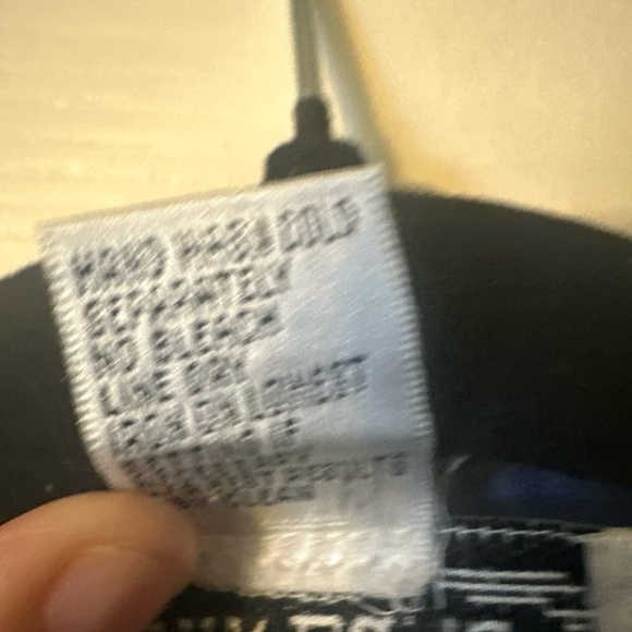 Silk land  shirt , great quality , unique the bottoms are a very good quiality - Picture 6 of 8